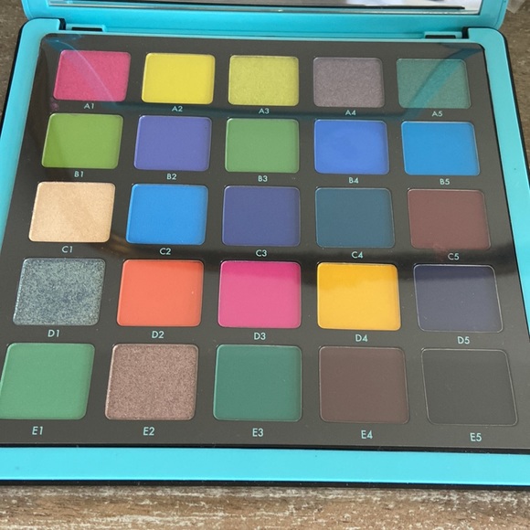 ABH Norvina Pro Pigment Palette Vol. 2 - Picture 2 of 3